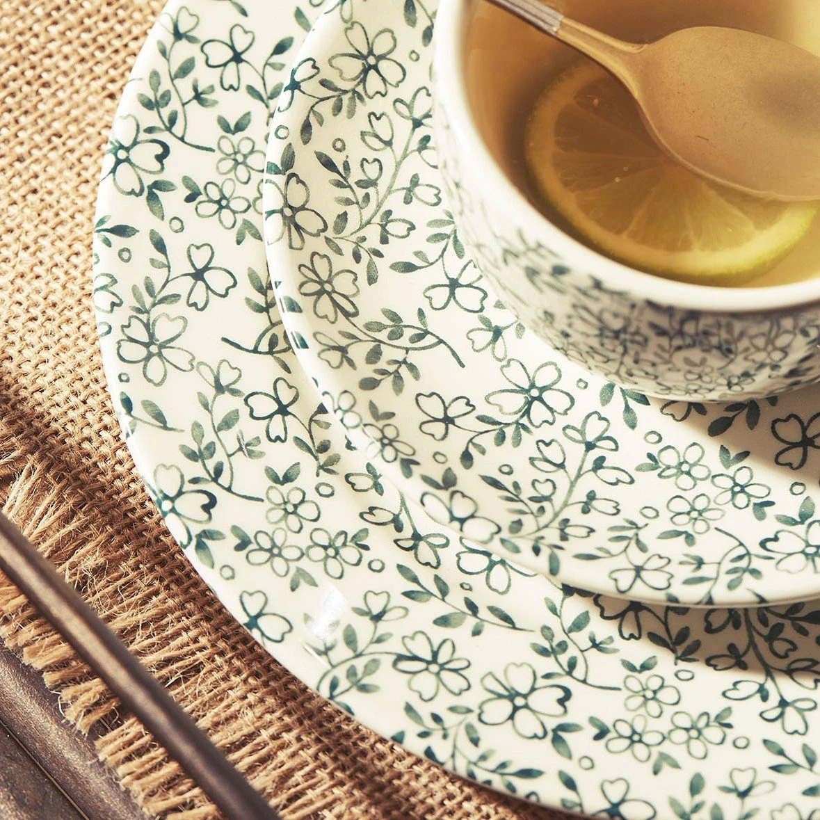 Comptoir De Famille Assiette Dessert En Faïence Vert D20cm - P'tites Fleurs 5 Comptoir De Famille Assiette Dessert En Faïence Vert D20cm - P'tites Fleurs – Image 3